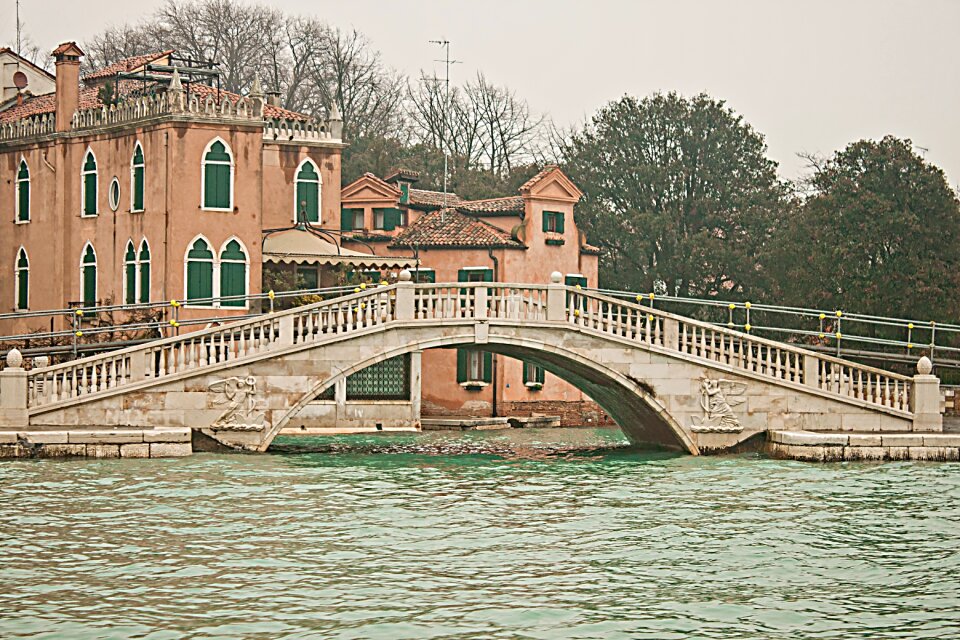 City grand canal houses