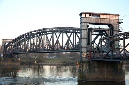 Elbe monument track