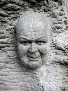 Sculpture face pierre