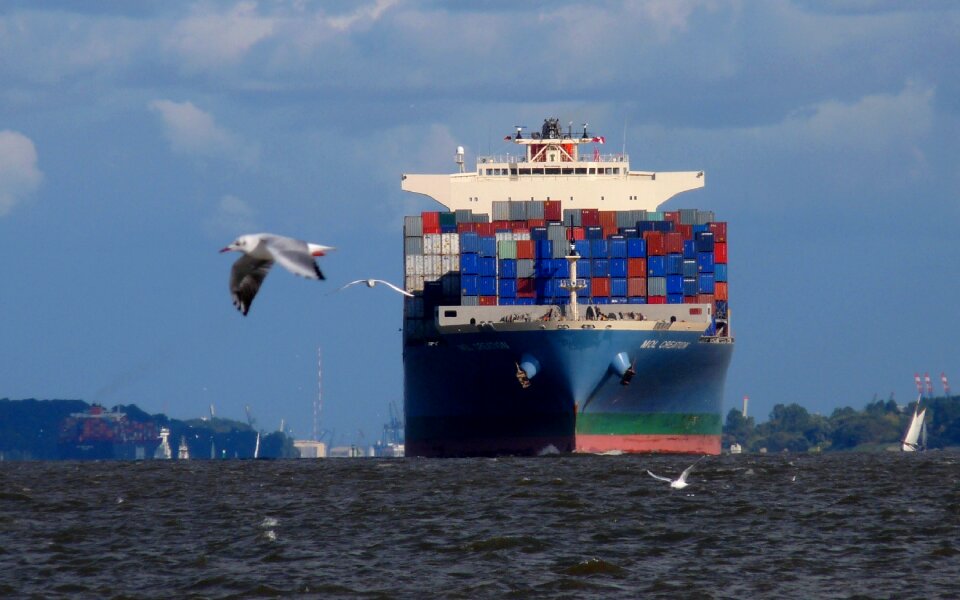 Elbe sea container ship