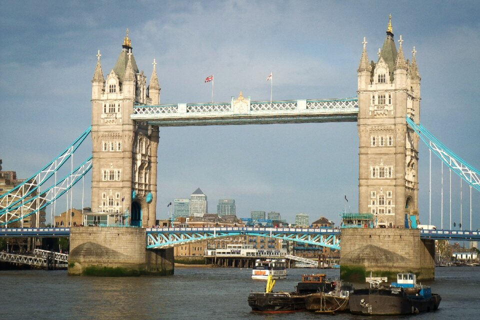 River river thames tower