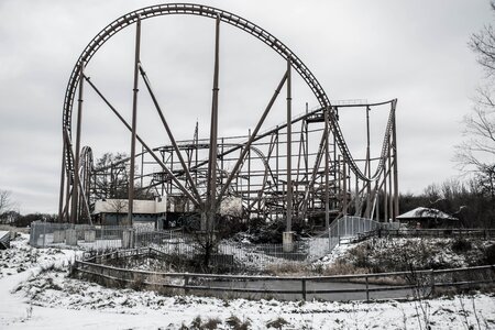 Theme park decay