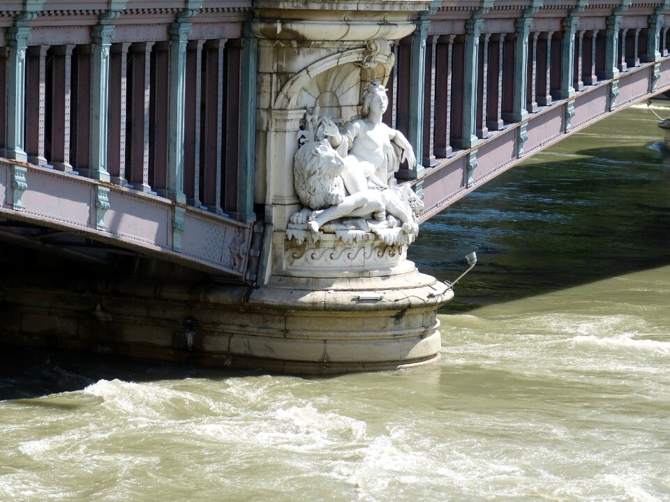Historic center city bridge