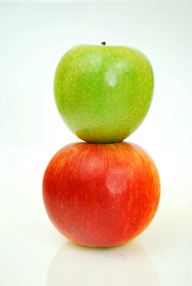 Apples red green apple