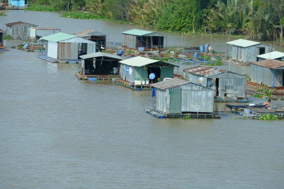 Hut poverty live