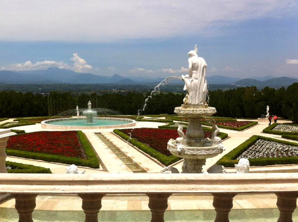 Sculpture landscape garden