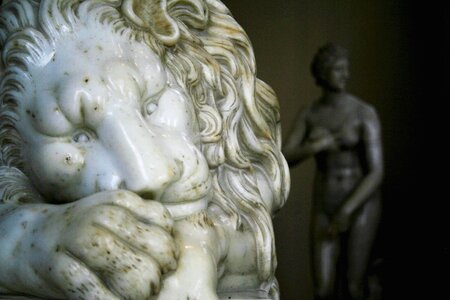 Sculpture leon marble
