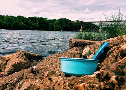 Fishing worm container