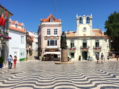 Wave houses statue
