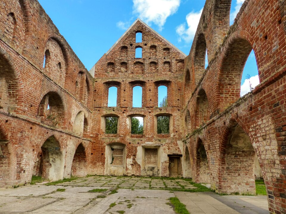 Break up masonry historically