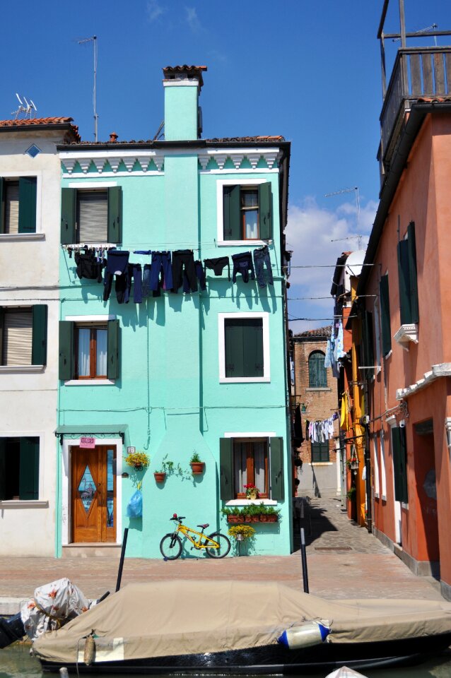 Houses glimpse bicycles