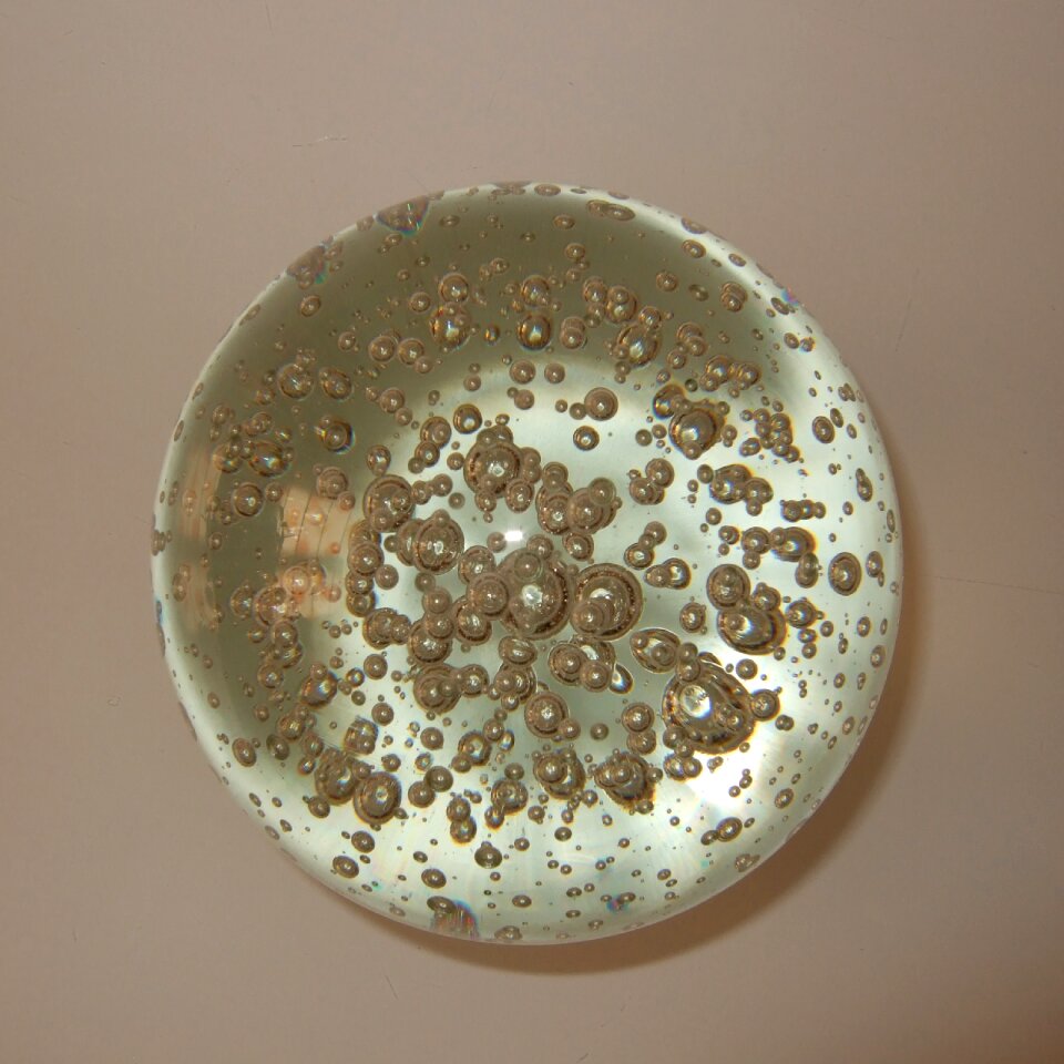 Bubble paperweight glass