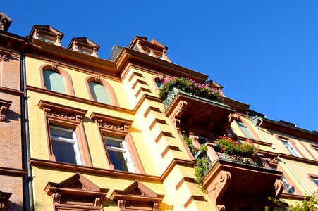 Live art nouveau houses