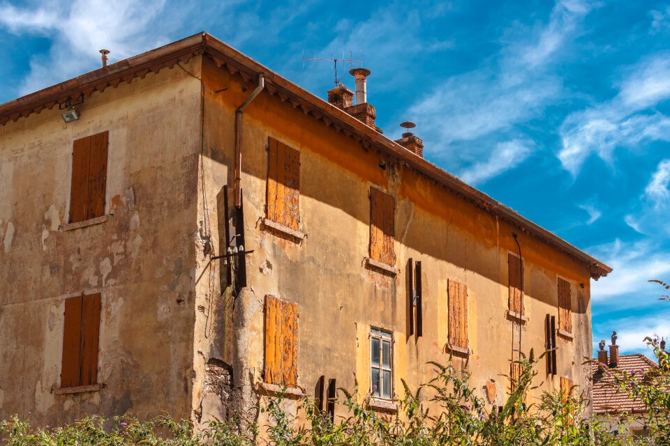 Uninhabited building ruin