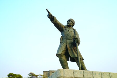 Kim chwa-chin general statue