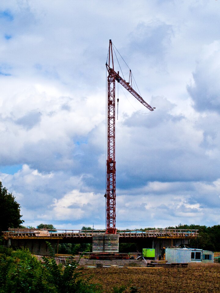 Sky baukran bridge