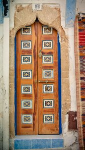 Bow door ornament portal