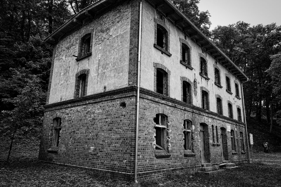 Abandoned building architecture
