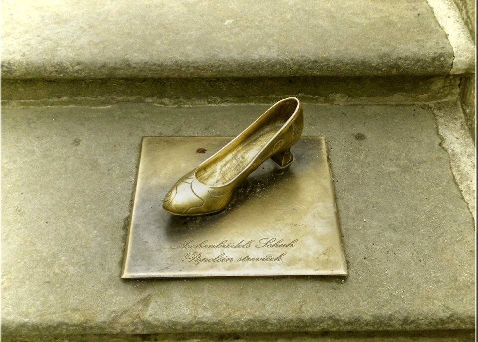 Golden shoe fairy tales moritz castle