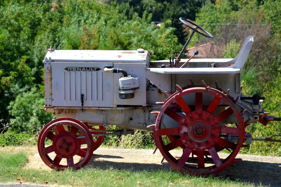 Tractor renault wheel