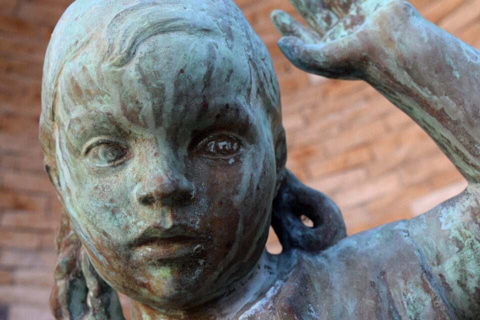 Statue sculpture metal