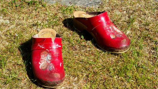 Clogs grass red