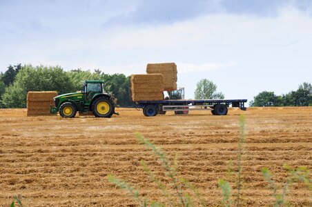 Working machine straw baler