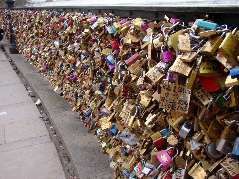 Bridge lovers love romanticism