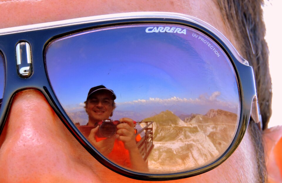Selfie mountain sunglasses