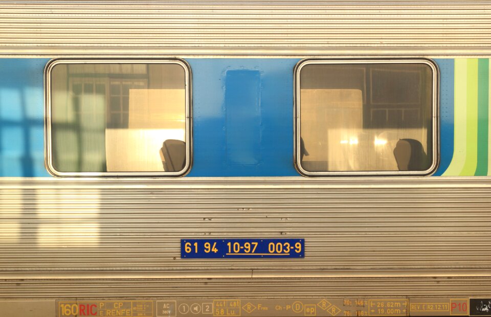 Transport carriage station