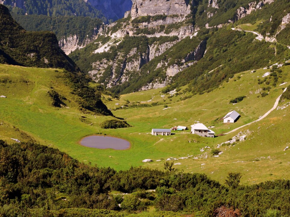 Refuge green mountain