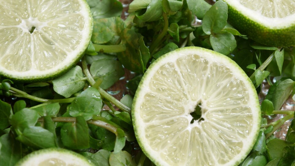 Fruit citrus green