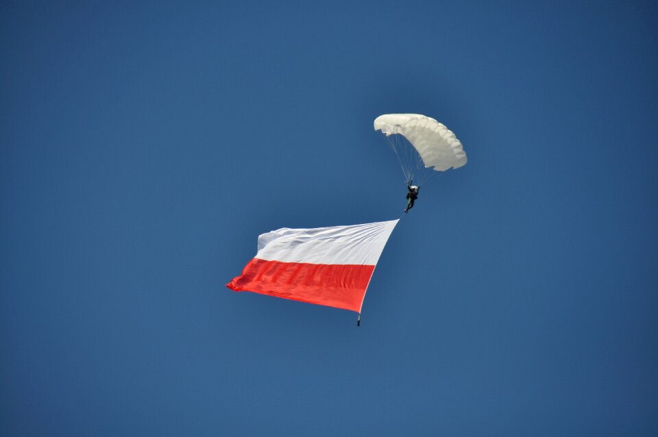 Blue parachute freedom