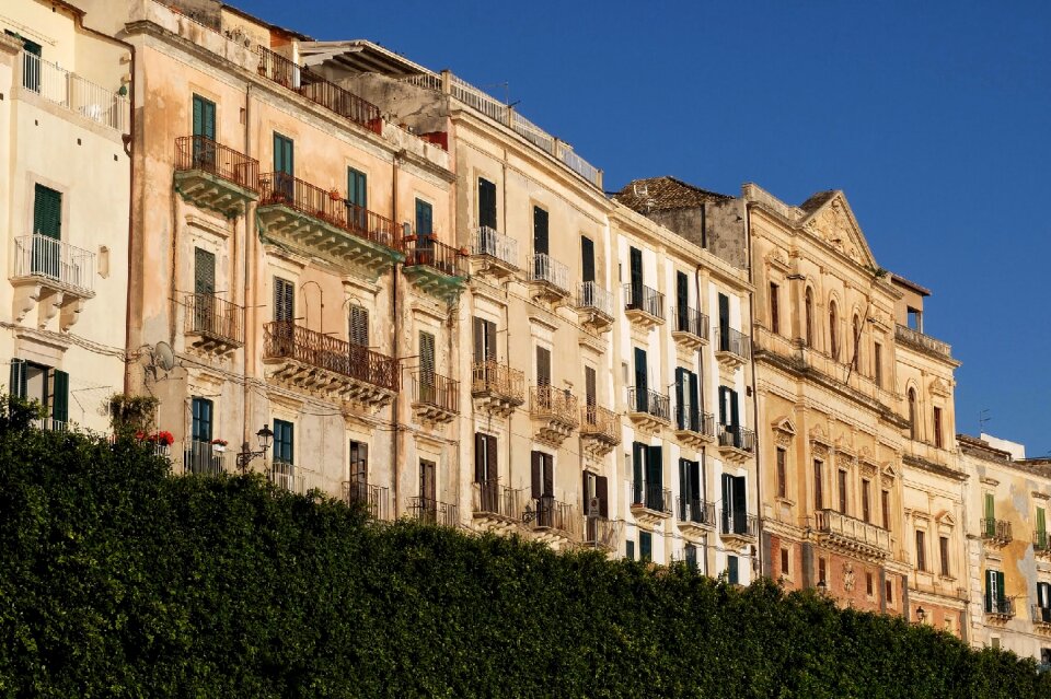 Sicily syracuse facades