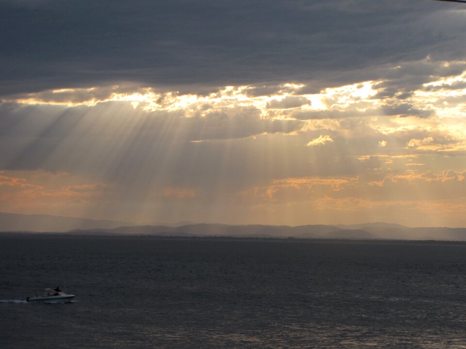 Light rays of light horizon