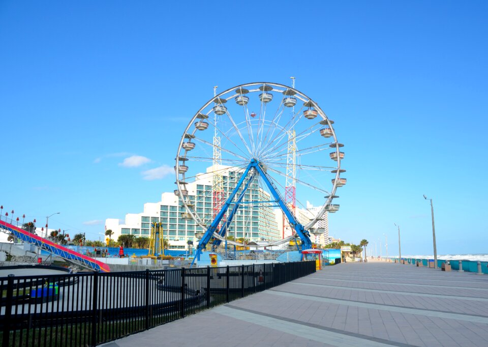 Amusement rides ferris wheel