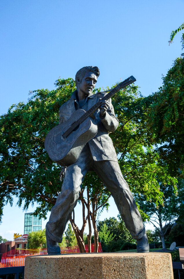 America elvis presley statue