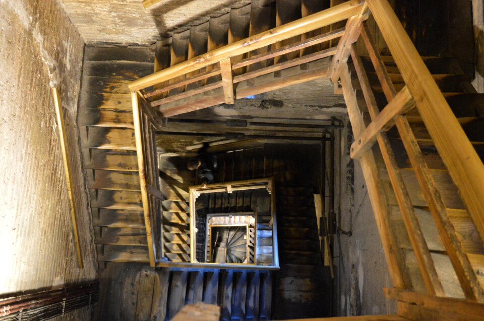 Torre degli asinelli bologna wooden stairs