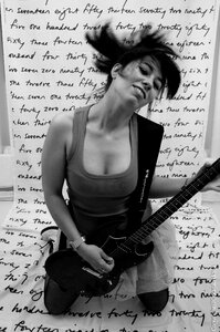 Guitar gibson women photo