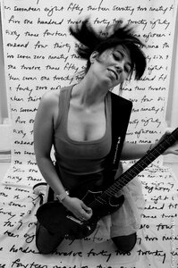 Guitar gibson women
