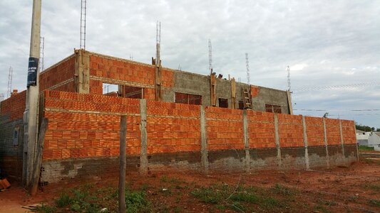 Structure building marquise