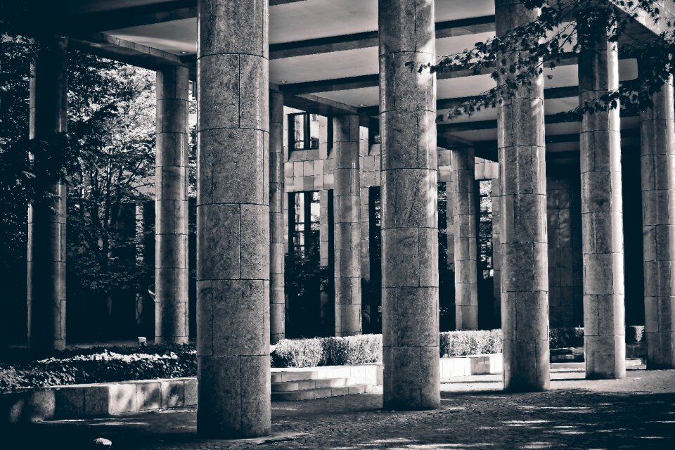 Building stone column arcade