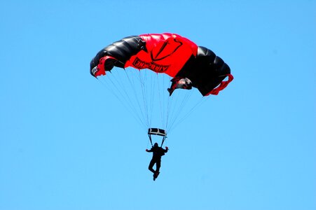 Skydiving parachuting sky