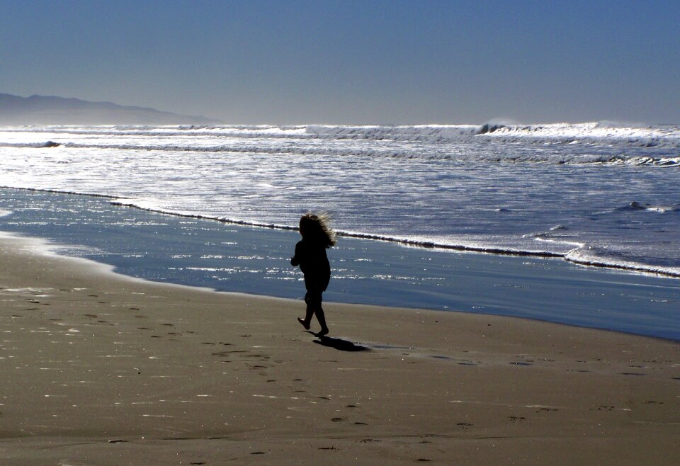 Child sand sea ​​waves