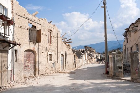 Disaster house roads photo