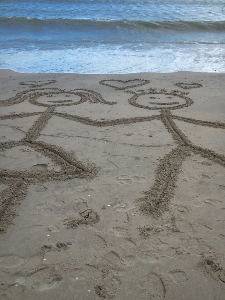 Drawing sandy beach in love