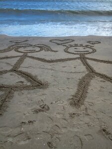 Drawing sandy beach in love
