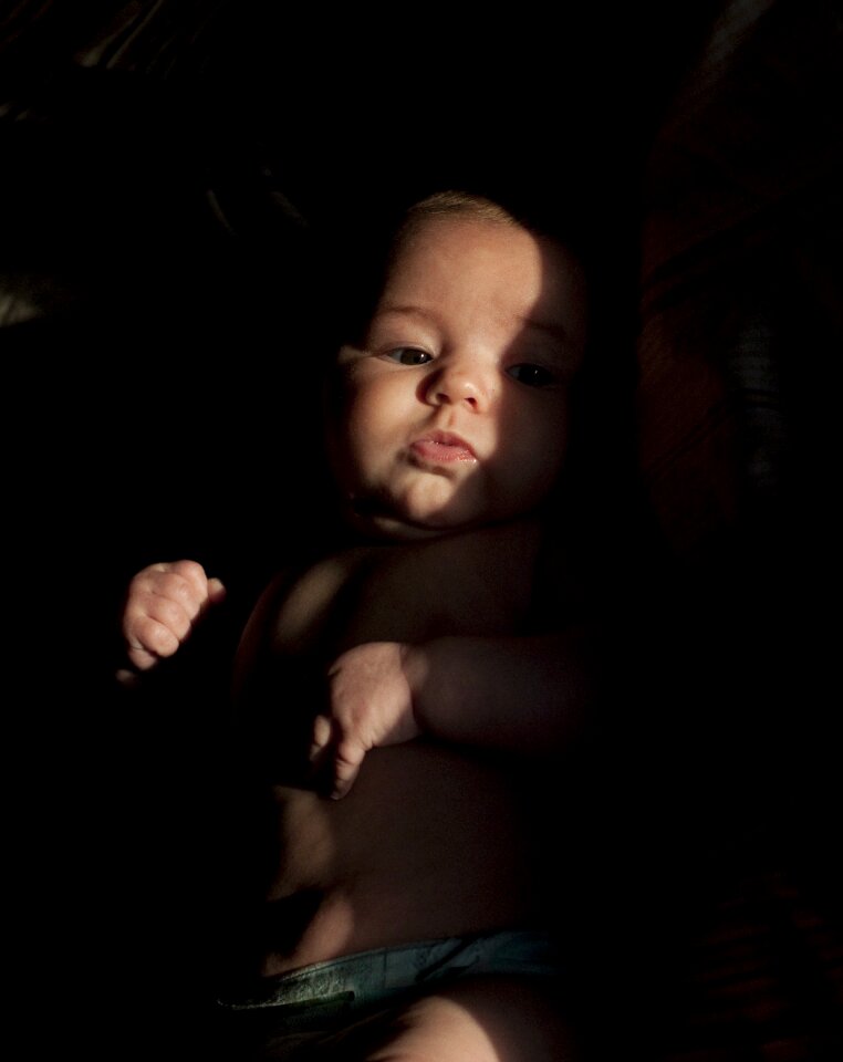 Baby chiaroscuro girl