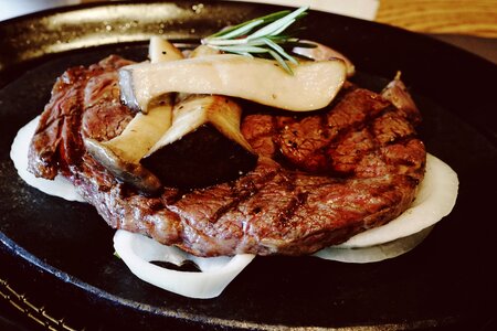 Meat dining bob