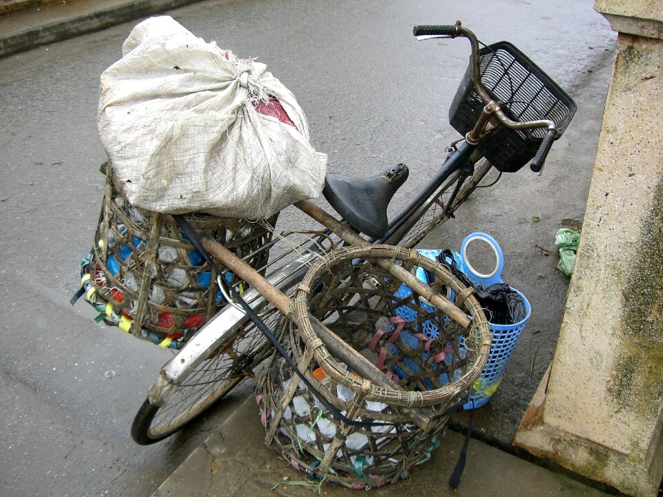 Basket bike bag balance